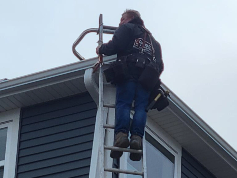 contractor installing gutter prior lake mn
